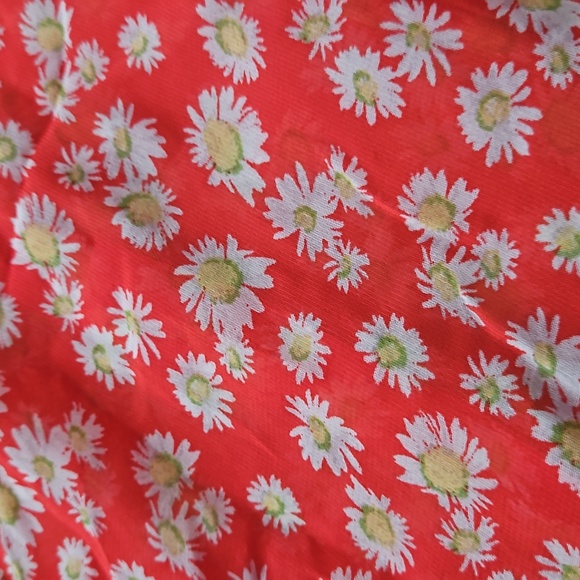 Red Daisy Print Lace Cutout Tank Top Blouse - Picture 6 of 9